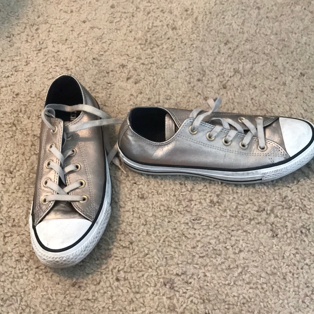 Metallic silver/ champagne Converse